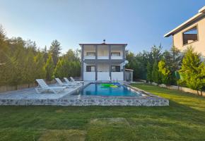 Fethiye Çiftlikte Denize Yakın Havuzlu Villalar