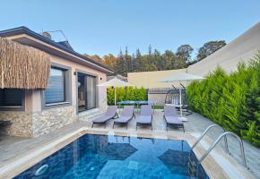 Fethiye Yanıklarda Doğayla İçiçe Jakuzili Muhafazakar Kiralık Villa