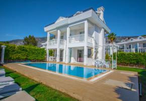 Fethiye Hisarönü'nde 8 Kişilik Doğa Manzaralı Geniş Bahçeli Villa Kirala