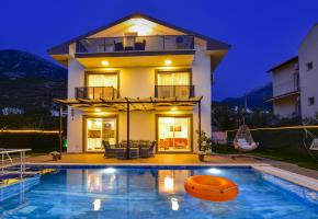 Fethiye Ovacık'ta Jakuzili Çocuk Havuzlu Masa Tenisli Villa Kirala