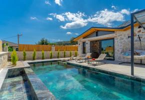 Muğla Seydikemer Karaderede Kiralık 4 Kişilik Jakuzili Tatil Villası Villa Akbal