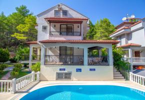 Fethiye Hisarönü'nde Doğa Manzaralı 10 Kişilik Yazlık Villa Kirala