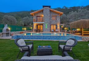 Fethiye Çenger Köyde Yemyeşil Doğa içerisinde Bahçeli Masal Villa