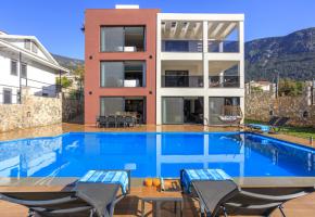 Ovacık'ta 10 Kişilik Jakuzili Korunaklı Özel Havuzlu Kiralık Villa