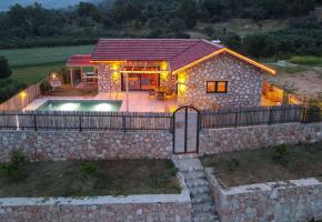 Seydikemerde Denize Sahile Yakın Havuzlu Muhafazakar Villa 