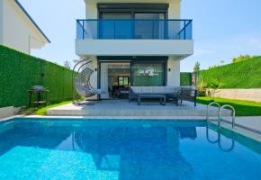 Seydikemerde Havuzlu Fethiyeye Yakın Kiralık Havuzlu İkiz Villa Efe