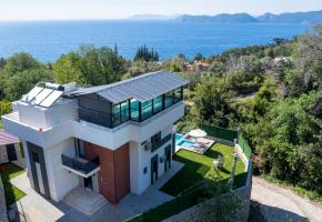 Fethiye kiralık villalar, konforlu ve lükstür. Kıyı boyunca uzanan ve doğal güzelliğe sahip bu muhteşem sahil şeridine yapılacak bir gezi sizi cennette ...