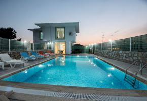 Fethiye Faralya'da Doğa ve Deniz Manzaralı Korunaklı Jakuzili Villa