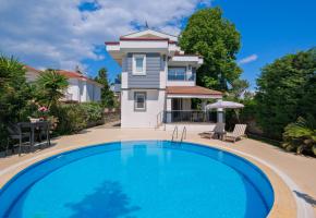 Çalış'ta 8 Kişilik Denize Yakın Özel Havuzlu Villa