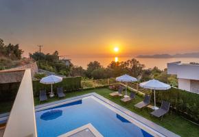 Fethiya Faralya'da Doğa İçerisinde Deniz Manzaralı Jakuzili Villa