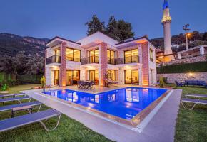 Fethiya Faralya'da Doğa İçerisinde Deniz Manzaralı Jakuzili Villa