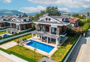Hisarönü'nde 8 Kişilik Doğa Manzaralı Özel Havuzlu Kiralık Villa
