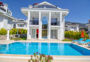Hisarönü'nde Doğayla İç İçe 8 Kişilik Özel Havuzlu Müstakil Villa