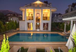 Hisarönü'nde 8 Kişilik Doğa Manzaralı Korunaklı Özel Havuzlu Yazlık Villa