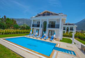 Fethiye Hisarönü'nde Geniş Ailelere Uygun  Merkeze Yakın Özel Havuzlu Villa