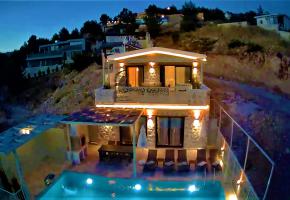 Kalkan Sarıbelende Özel Havuzlu Kiralık 5 Kişilik Manzaralı Taş Villa Sirius