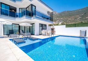 Kalkanda Özel Havuzlu Jakuzili Tatil Villası