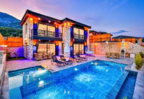 Seydikemer Karadere'de 4 Kişilik Doğa ve Deniz Manzaralı Jakuzili Muhafazakar Villa