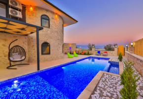 Seydikemer Karaderede 6 Kişilik Hamamlı Saunalı Jakuzili Muhafazakar Villa