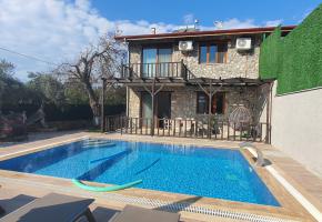 Kayaköyün'de 5 Kişilik Rum Evleri Manzaralı Özel Havuzlu Villa