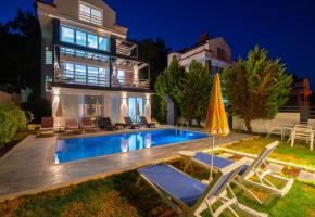Ölüdeniz’de Kalabalık Ailelere Uygun Kiralık Villa | Villa Kibar VIP