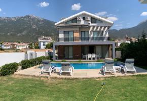 Ovacık'ta Doğa Manzaralı Geniş Ailelere Uygun Özel Havuzlu Villa