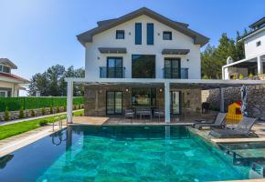 Ovacık'ta 8 Kişilik Doğa Manzaralı Jakuzili Özel Havuzlu Villa