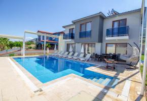 Ovacık'ta Geniş Ailelere Uygun Jakuzili Muhafazakar Özel Havuzlu Villa