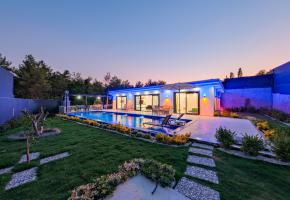 Muğla Seydikemerde muhafazakar havuzlu villa