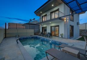 Seydikemerde Kiralık Jakuzili 4 kişilik havuzlu villa