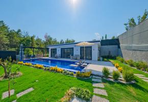 Muğla Seydikemerde muhafazakar jakuzili ikiz balayı villa sueda