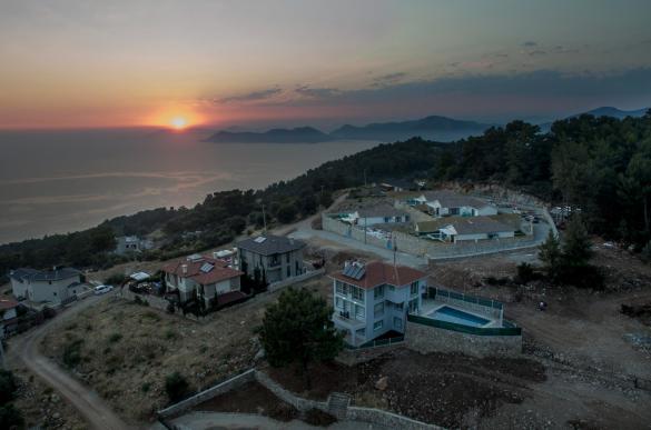 faralyada-deniz-ve-doga-manzarali-villa-7_354.jpg