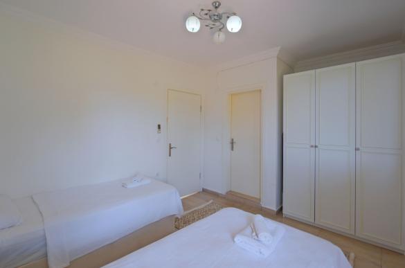 fethiye-calista-merkeze-yakin-8-kisilik-villa-22_650.JPG