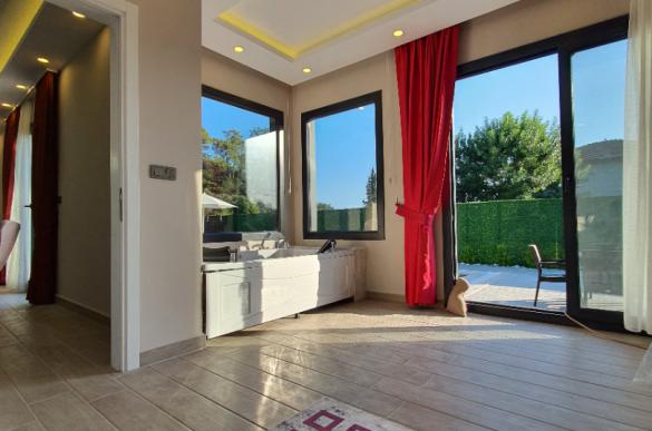 fethiye-yaniklarda-muhafazakar-jakuzili-kiralik-villa-28_707.jpg