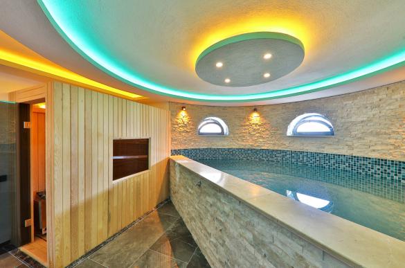 karaderede-hamamli-kapali-havuzli-saunali-villa-47_873.jpg