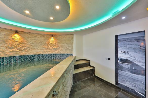karaderede-hamamli-kapali-havuzli-saunali-villa-49_526.jpg