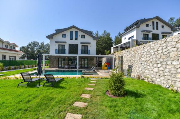 ovacikta-doga-manzarali-jakuzili-villa-1_621.jpg