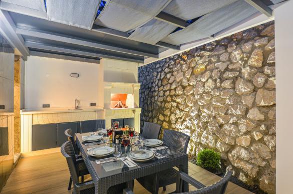 ovacikta-doga-manzarali-jakuzili-villa-37_366.jpg