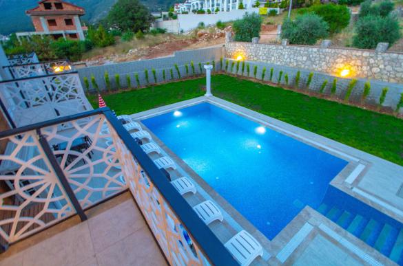 ovacikta-korunakli-ozel-havuzli-villa-10_661.jpg