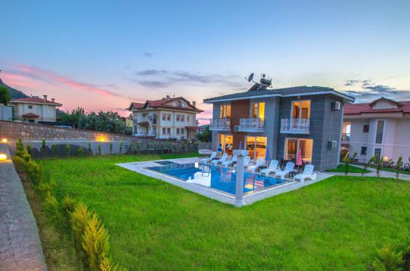 ovacikta-korunakli-ozel-havuzli-villa-6_890.jpg