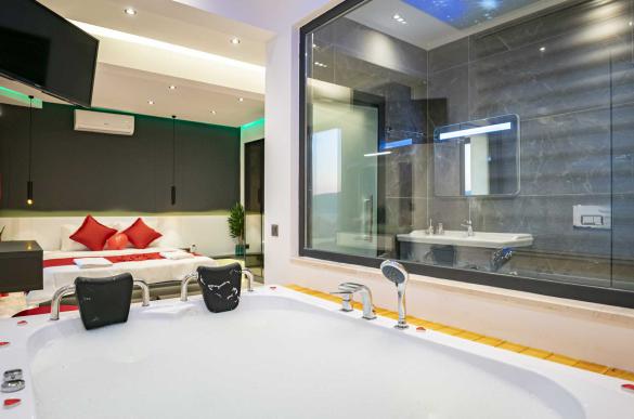 villa-lakaya-kalkan-kordere-deniz-manzarali-jakuzili-kapali-havuzlu-luks-42_474.JPG