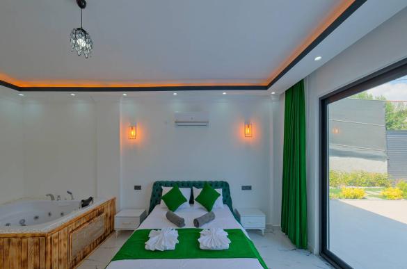 villa-sueda-yuksek-ferah-caykenari-jakuzili-genis-havuzlu-4-kisi-2_701.jpg