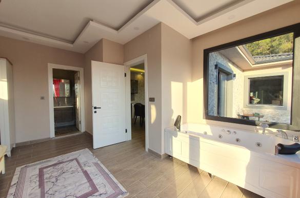 yaniklarda-jakuzili-muhafazakar-villa-18_687.jpg