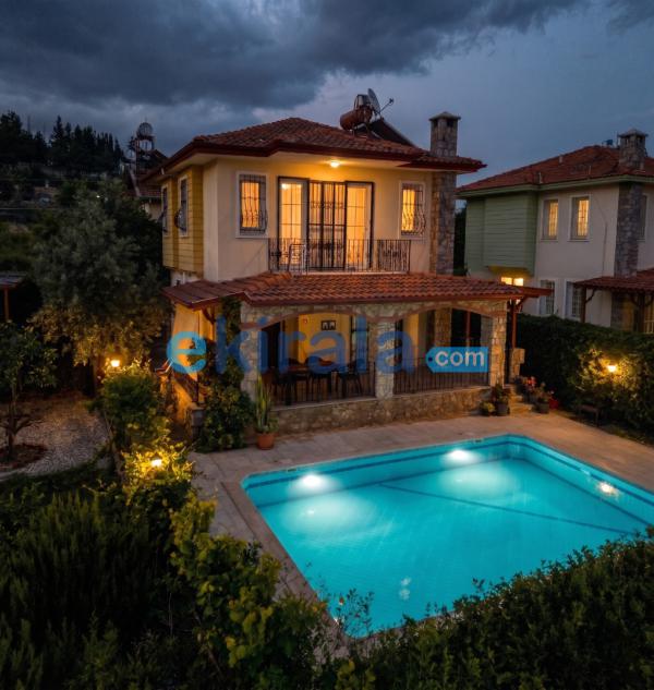 Çalış'ta Denize Yakın Özel Havuzlu Kiralık Villa Sunflower