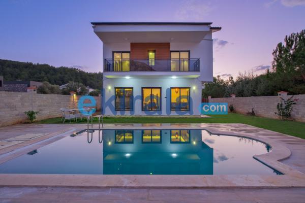 Fethiye Üzümlüde Kiralık 8 Kişilik Havuzlu Doğa Manzaralı Villa Irmak