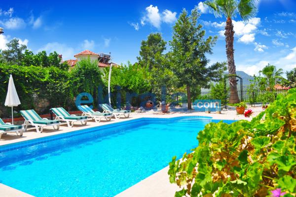 Fethiye Ölüdeniz'de 8 kişilik özel yüzme havuzlu kiralık villa fiesta altı