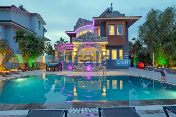 Fethiye Ovacık'ta Geniş Bahçeli Jakuzili Özel Havuzlu Yazlık Villa Rainbows